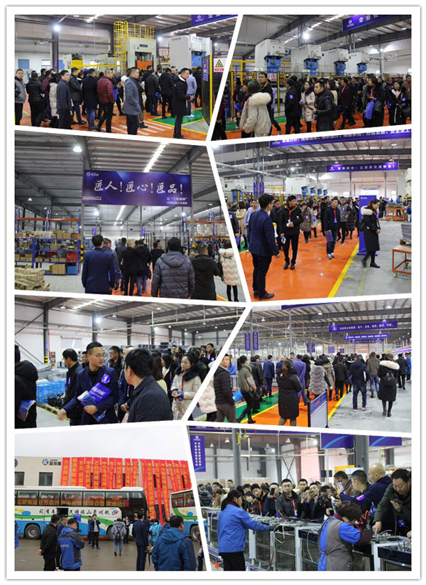 (贵宾们参观风暴娱乐智能智造小镇)