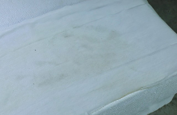 纱布已经明显变黄