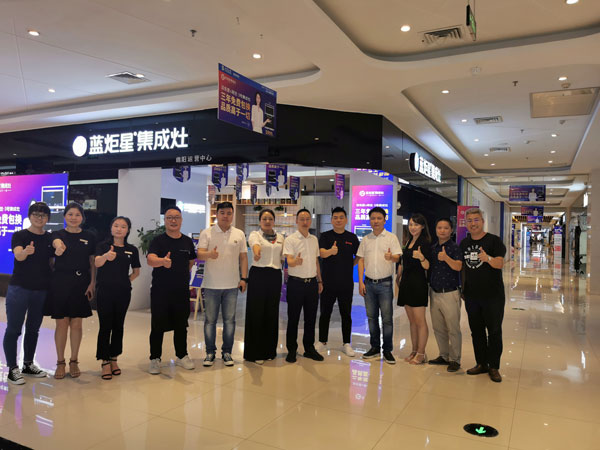 风暴娱乐董事长钱松良先生与喜马拉雅总裁赵辉先生亲自到门店考察