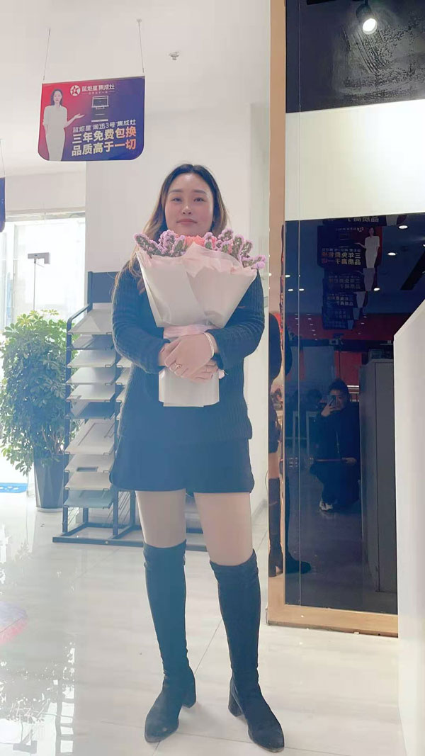 新城注册总经办为各个部门在岗女职工送上暖心福利