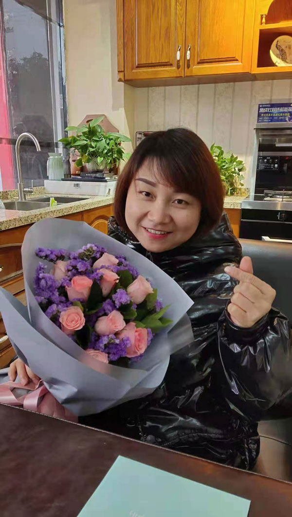 新城注册总经办为各个部门在岗女职工送上暖心福利