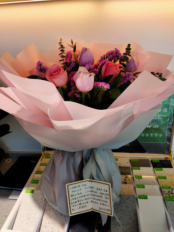 新城注册总经办为各个部门在岗女职工送上暖心福利