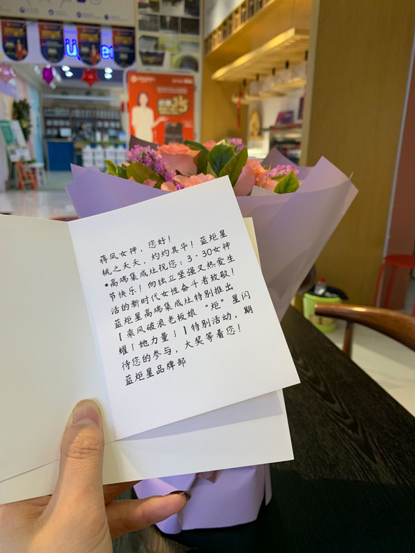 新城注册总经办为各个部门在岗女职工送上暖心福利