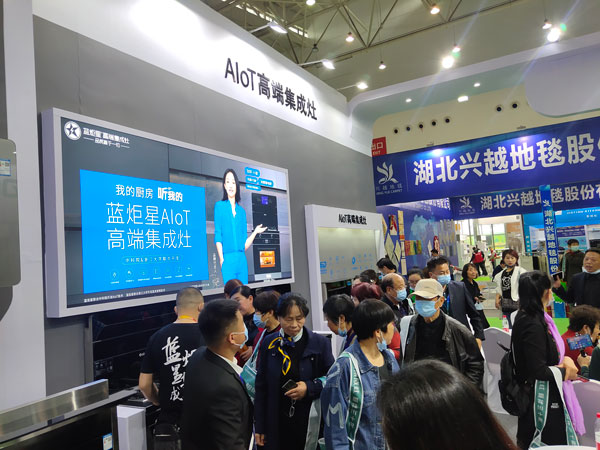 现场演示风暴娱乐AIoT高端集成灶