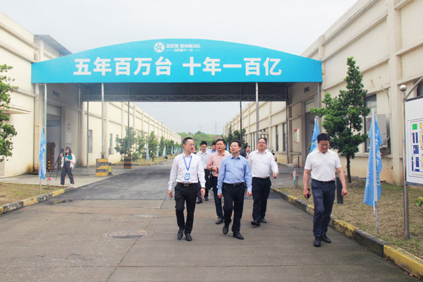 省中小企业服务中心娄万总主任一行莅临新城注册电器企业园