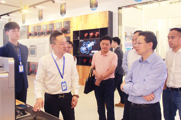 娄主任一行参观新城注册展厅
