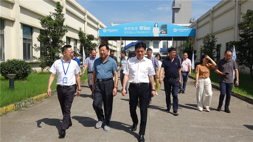 参观风暴娱乐集成灶工厂